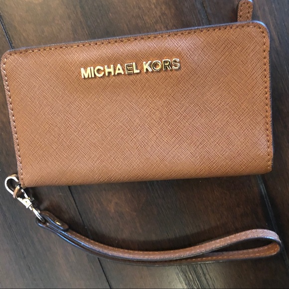 Michael Kors Handbags - Michael Kors Wristlet